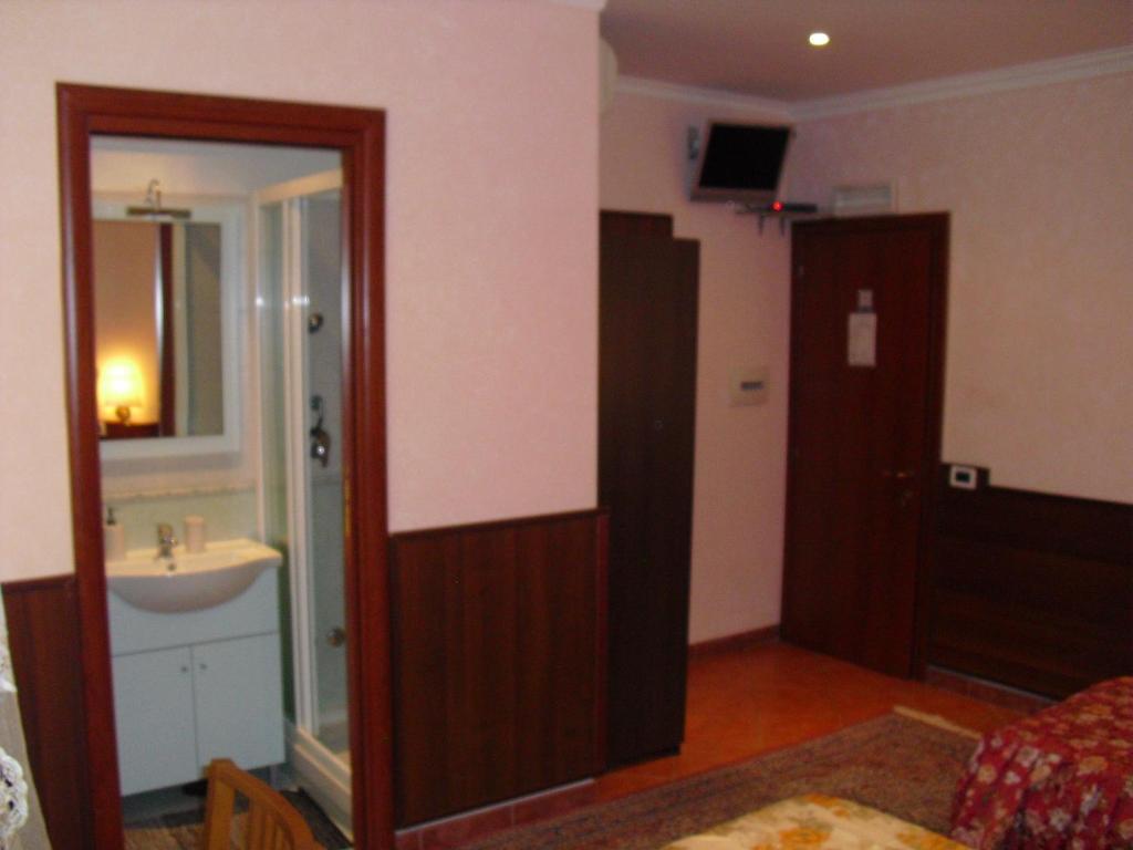 Asian Rest House 3* Roma