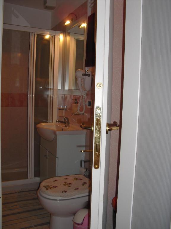 Asian Rest House Hotel Rome